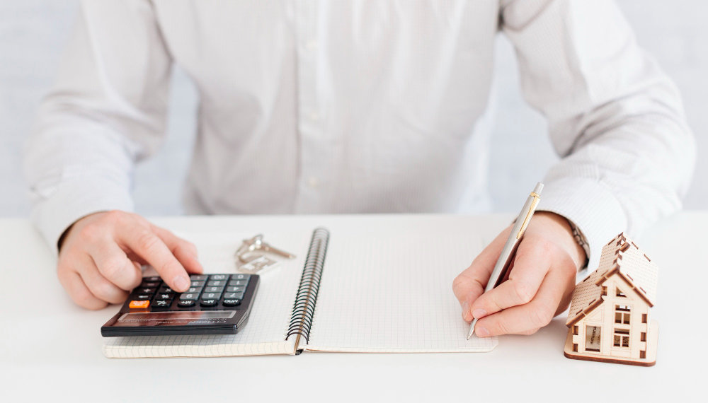 Долг новосибирцев за услуги ЖКХ в 2023 году превысил 1,3 млрд рублей