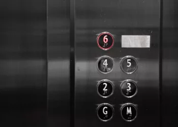 В Новосибирской области на обновление лифтов выделят 260 млн рублей