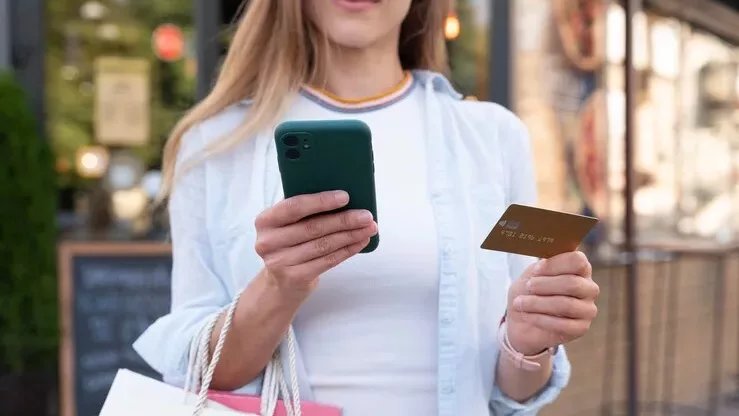 С 1 мая россияне смогут переводить самим себе до 30 миллионов рублей в месяц бесплатно