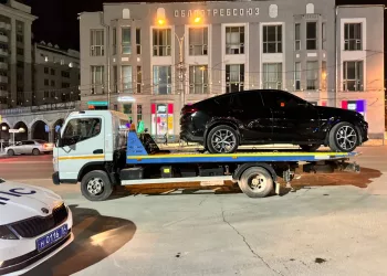 В Новосибирске эвакуировали 4 автомобиля после рейда на пл Ленина