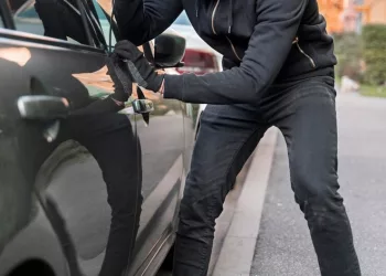 Черногорец украл машину сам у себя