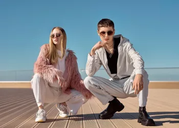 Багаж с брендами на 30 тысяч евро пытались провезти супруги в Новосибирск