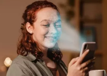 Сибиряки в марте стали чаще использовать сервис оплаты улыбкой