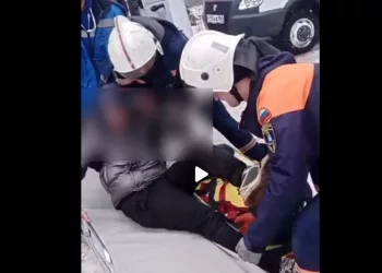 Мужчина оступился на ЖД перроне и сломал ногу в Новосибирске