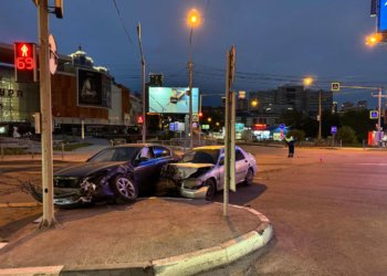 Водитель Honda без прав столкнулся с Infiniti — пострадали трое в Новосибирске