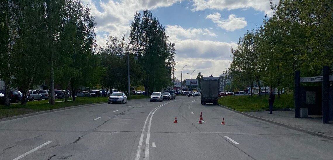 Водителя ВАЗ, сбившего 11-летнего мальчика, ищут в Новосибирске