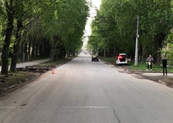 Школьница попала под колеса Ford, переходя дорогу вне зебры в Новосибирске