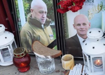 Памятник Евгению Пригожину поставили на кладбище в Петербурге