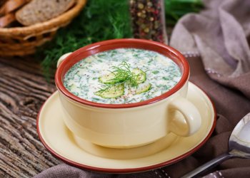 Эксперты рассказали, как приготовить безопасную окрошку