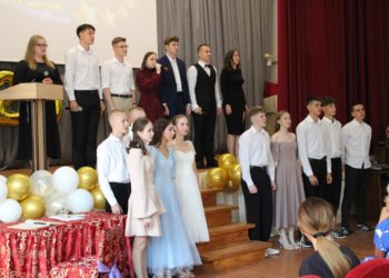 Выпускники Калининского района попрощались со школой