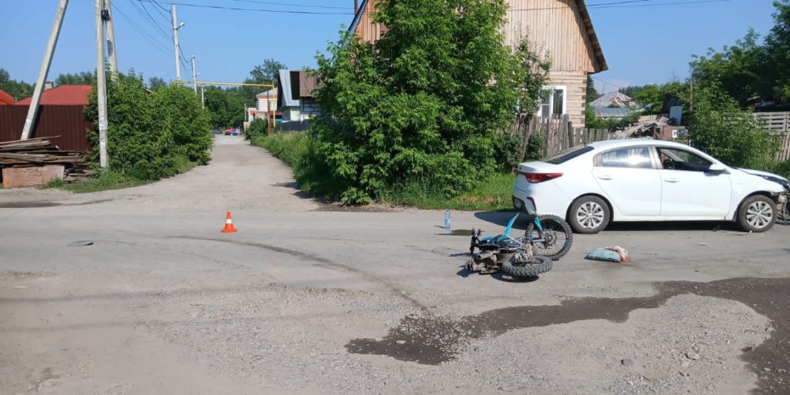 Подросток на питбайке попал под колеса Kia Rio в Новосибирске