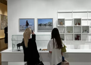 Первую лошадку подарил таксист: новая выставка открылась в Новосибирске