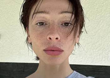 Налоговая заблокировала счета Насти Ивлеевой