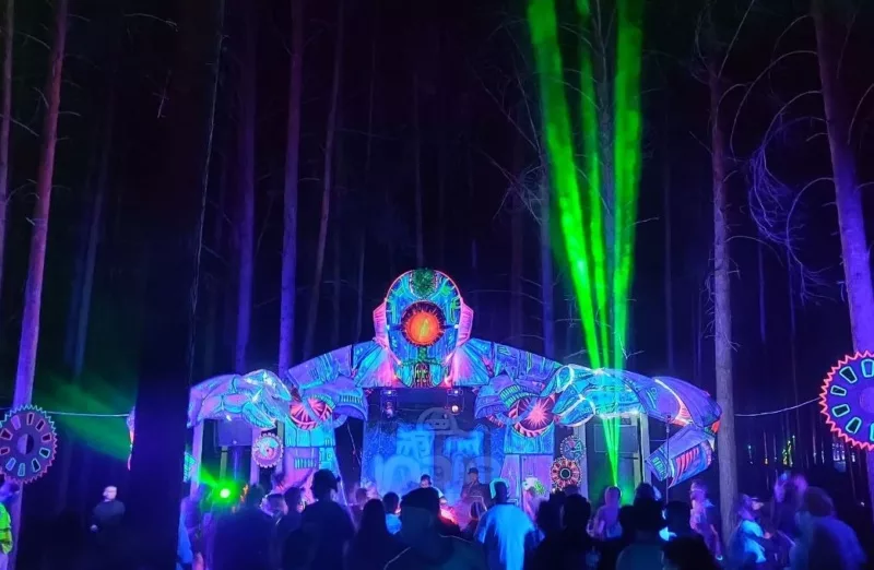 Более 1000 человек посетили музыкальный фестиваль, который пытались запретить в Новосибирской области