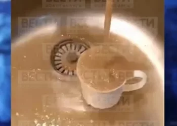 У жителей Коченево из-под крана потекло «какао»