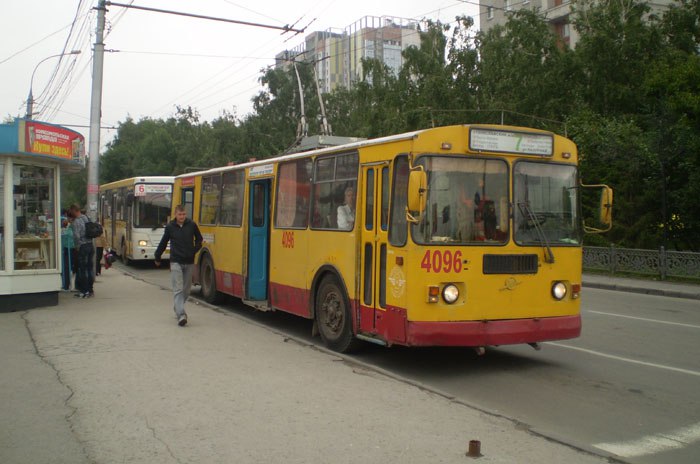 Дополнительные автобусы и троллейбусы будут разводить новосибирцев в День города