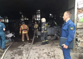 Четверо в реанимации — стало известно состояние пострадавших при пожаре на складе в Оби