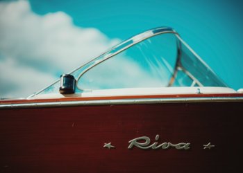 Сибиряк утонул после опрокидывания судна