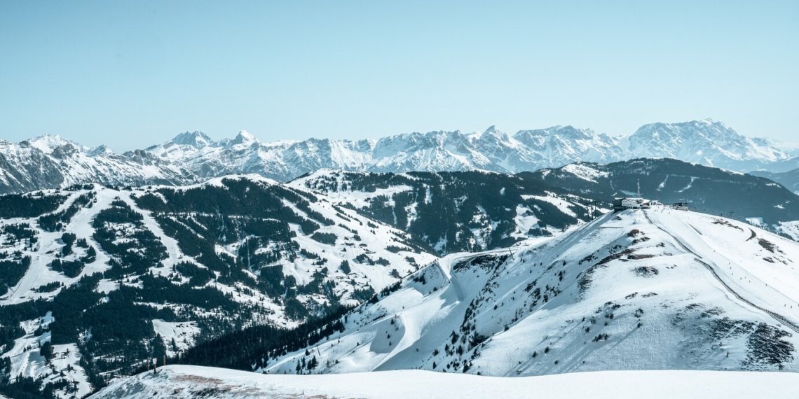 В Горном Алтае альпинист упал в ущелье с высоты более 3 тысяч метров
