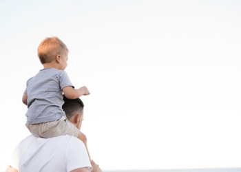 Госдума одобрила ежегодные выплаты работающим родителям