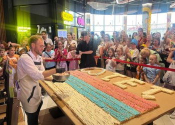 Гигантскую вафлю испекли в Новосибирске