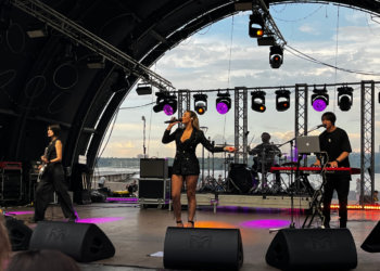 «Город 312» исполнили эксклюзив на Михайловской набережной в Новосибирске