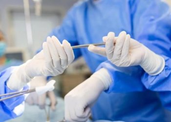 Новосибирские хирурги спасли мужчину, который не мог есть твердую пищу