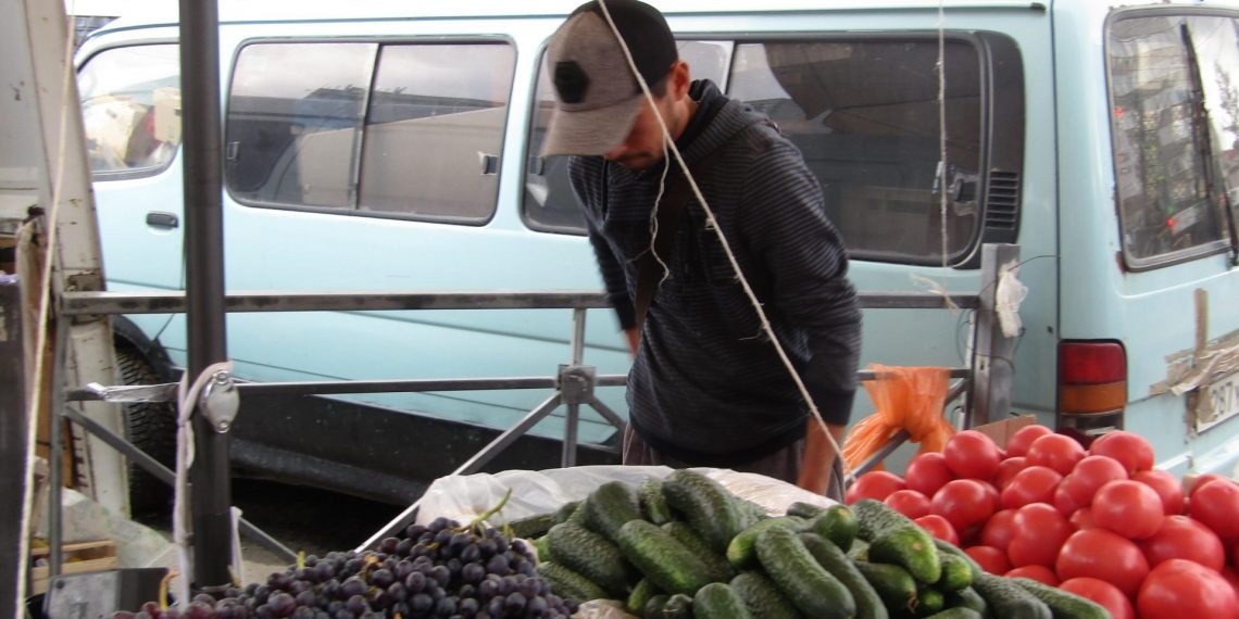 У нелегальных торговцев изъяли 529 кг овощей и фруктов во время рейда в Новосибирске