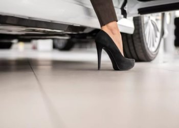 Жительница Новосибирска выиграла 50 тысяч за выразительную стрельбу на каблуках