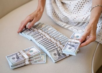 Новосибирцы рассказали, сколько денег им нужно для счастья