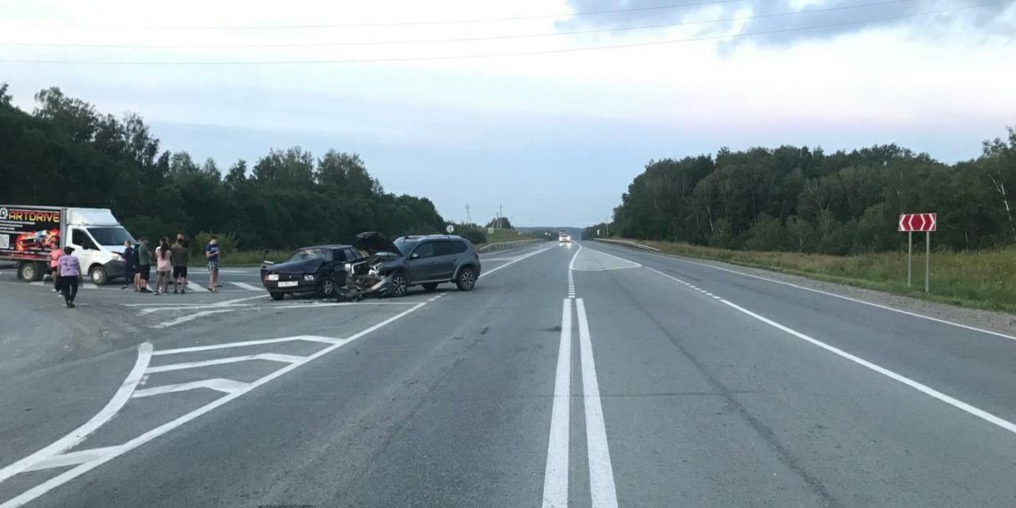 Четверо пострадали при столкновении ВАЗа с Nissan в Новосибирской области