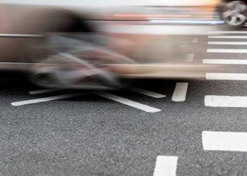 Пострадавшая в ДТП жительница Новосибирска отсудила 450 тысяч рублей с виновника аварии