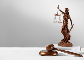 Директор новосибирской коммерческой фирмы пойдет под суд за мошенничество с капремонтом