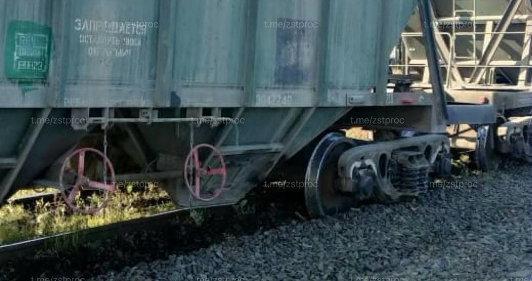 Три вагона сошли с рельсов в Новосибирске