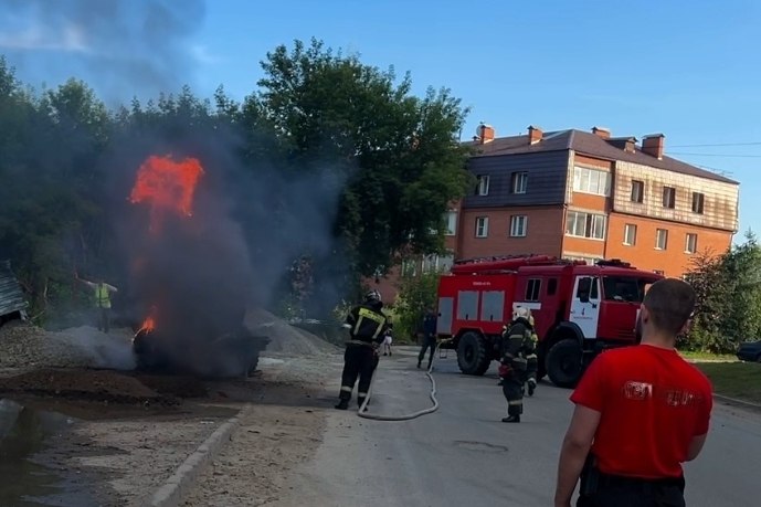 Цистерна загорелась в Центральном районе в Новосибирске