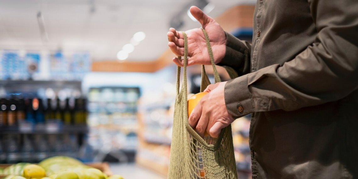 Рос без матери: сердобольная сибирячка оплатила еду из жалости к вору в Новосибирске