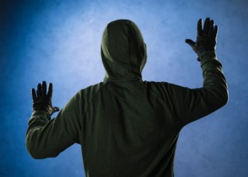 На три года в колонию отправится житель Новосибирска за кражу телефона