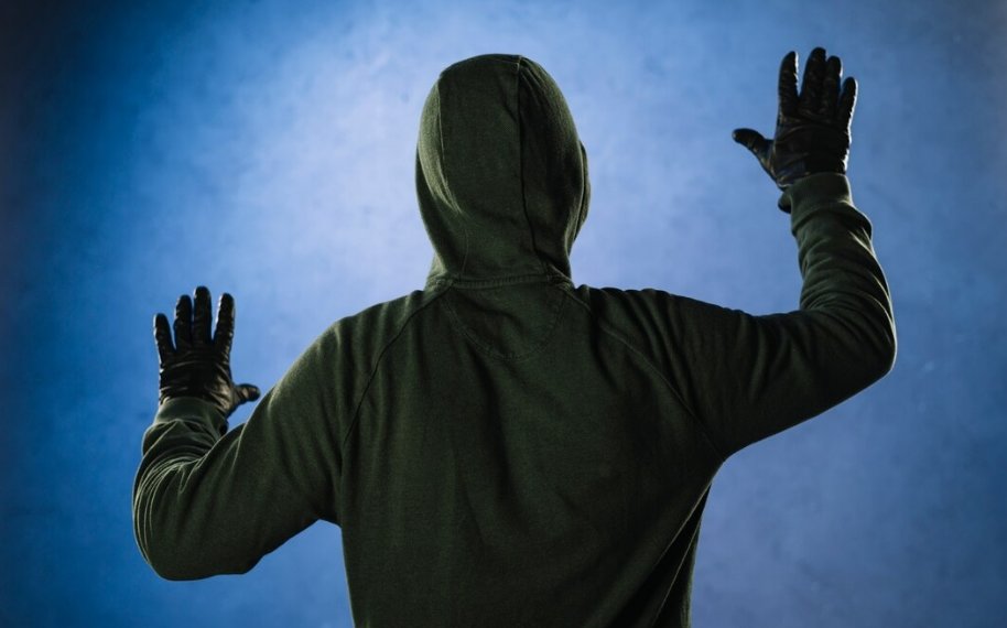 На три года в колонию отправится житель Новосибирска за кражу телефона