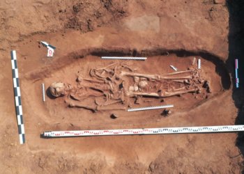 Погребения первобытных людей нашли в России