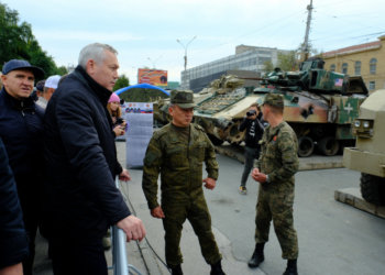 Губернатор Андрей Травников принял участие в открытии выставки трофейной техники «Сила V Правде – Гордость и Победа»