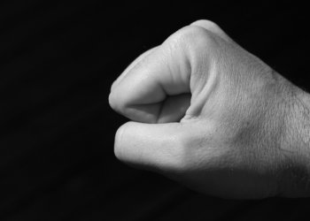 Мужчина избил 15-летнюю девочку в Советском районе