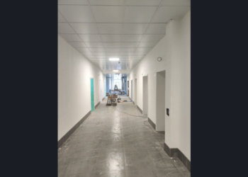 В Чулыме по нацпроекту завершается строительство поликлиники с отделением восстановительного лечения