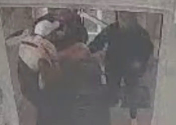 Сотрудницы продуктового толпой остановили «лактозного грабителя» в Новосибирске