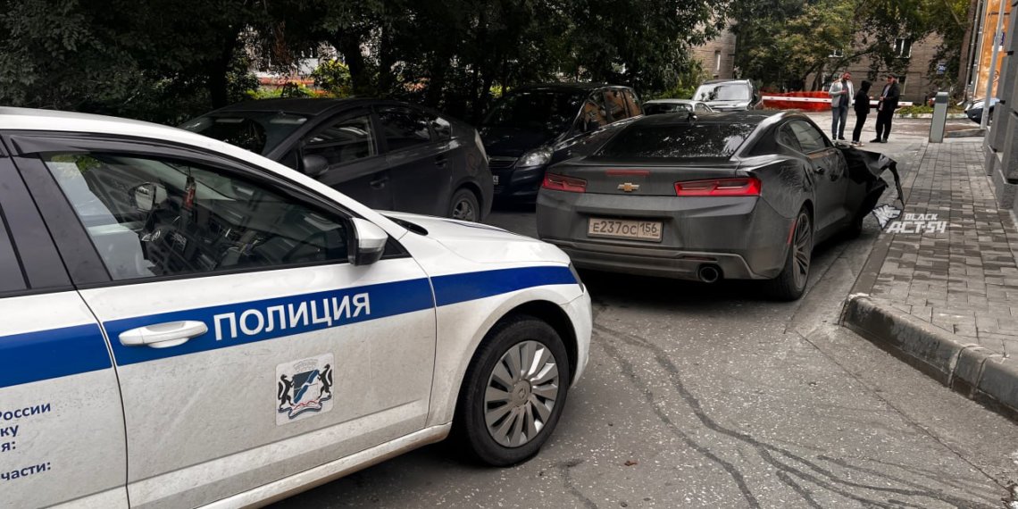 Автомобиль Chevrolet устроил ДТП и погоню в центре Новосибирска
