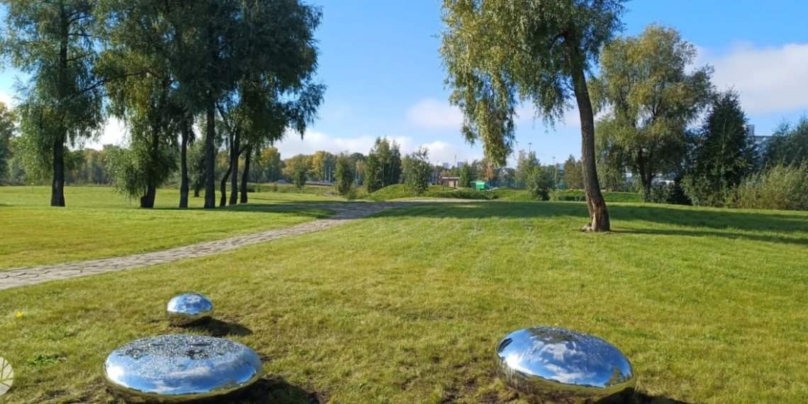 Инопланетные арт-объекты установили в парке «Арена» в Новосибирске