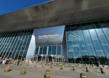 Многодетная семья запуталась в указателях аэропорта Новосибирска и опоздала на рейс