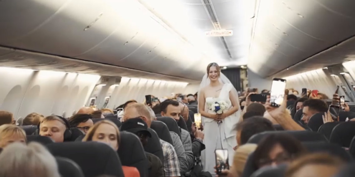 Ведущий из Бердска провел свадьбу на борту самолета