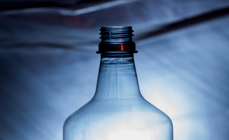 Эксперты — какой среднестатистический портрет покупателя водки в России