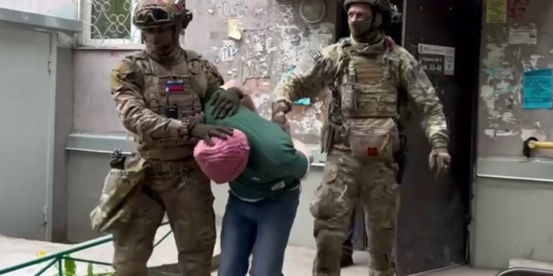 На сибиряка, расстрелявшего машины с балкона, возбудили дело