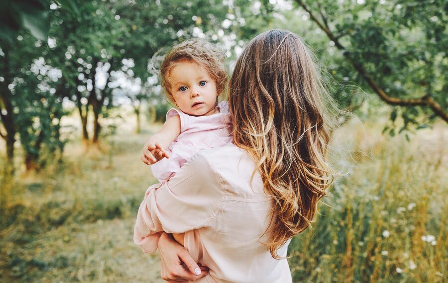 Почему развивается послеродовая депрессия и чем она опасна — рассказала новосибирский психолог